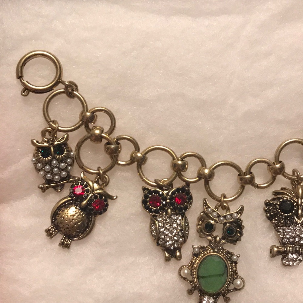 NOT FOR SALE.    Owl Charm Bracelet. - Picture 3 of 6